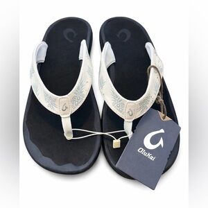 OluKai ‘Ohana Sandals Bright White Hua Flip Flops Women’s 11 NEW With Tags.